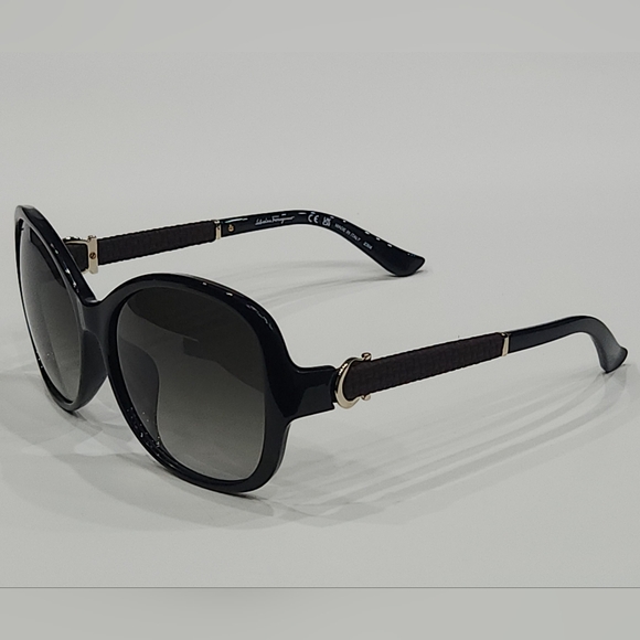 SALVATORE FERRAGAMO SF744SLA, Women’s Sunglasses - Picture 4 of 10